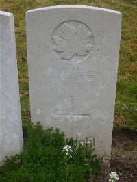 Etaples Military Cemetery - Warren, Douglas Stuart